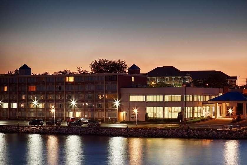 Wyndham Garden Kenosha Harborside Hotel Exterior foto