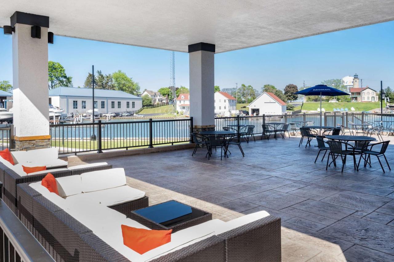 Wyndham Garden Kenosha Harborside Hotel Exterior foto