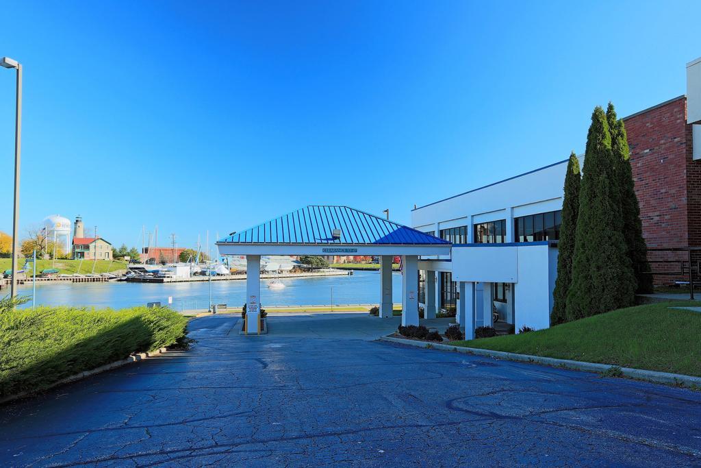Wyndham Garden Kenosha Harborside Hotel Exterior foto