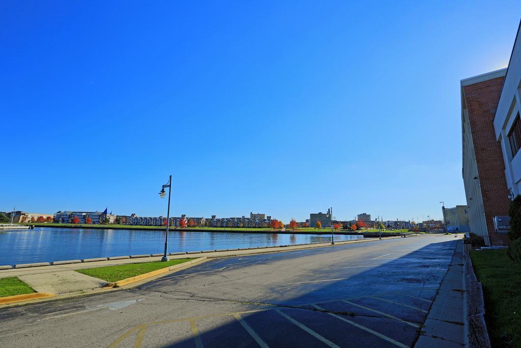Wyndham Garden Kenosha Harborside Hotel Exterior foto