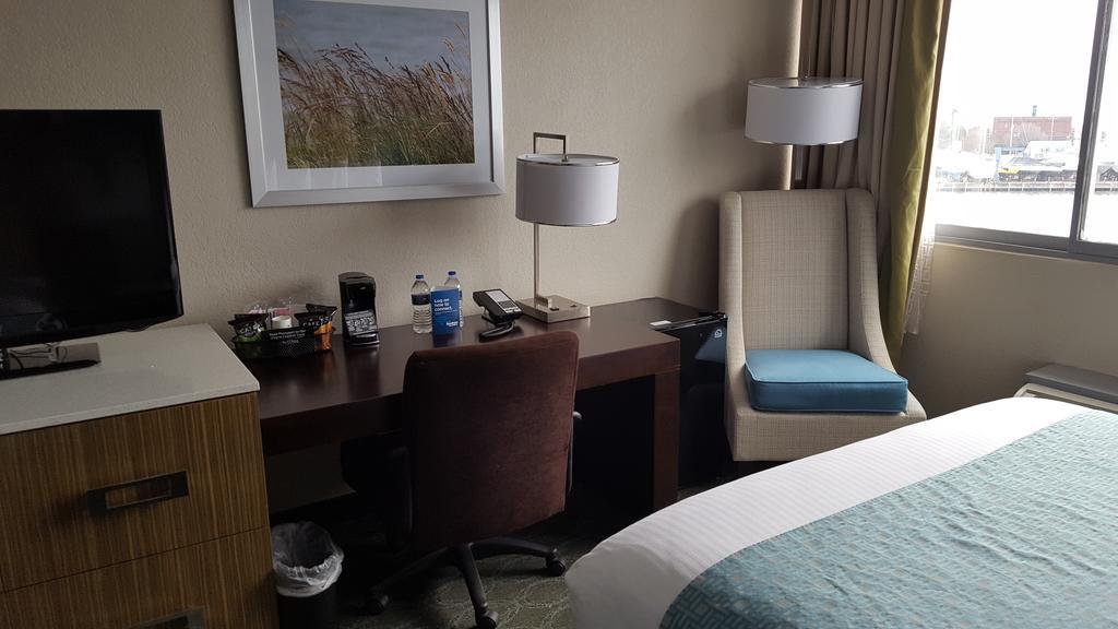 Wyndham Garden Kenosha Harborside Hotel Exterior foto